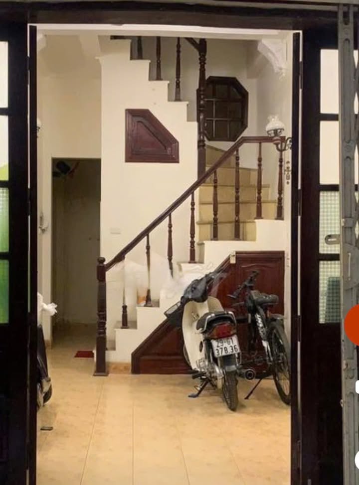 Nhà 5 Tầng Hoàng Hoa Thám, Ba Đình - 4PN, Ô tô vào nhà, 15 Triệu