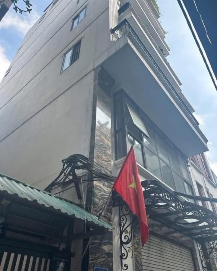 Nhà riêng Lạc Long Quân Cầu Giấy 61m² 27.5 tỷ - Ô tô vào tận nhà