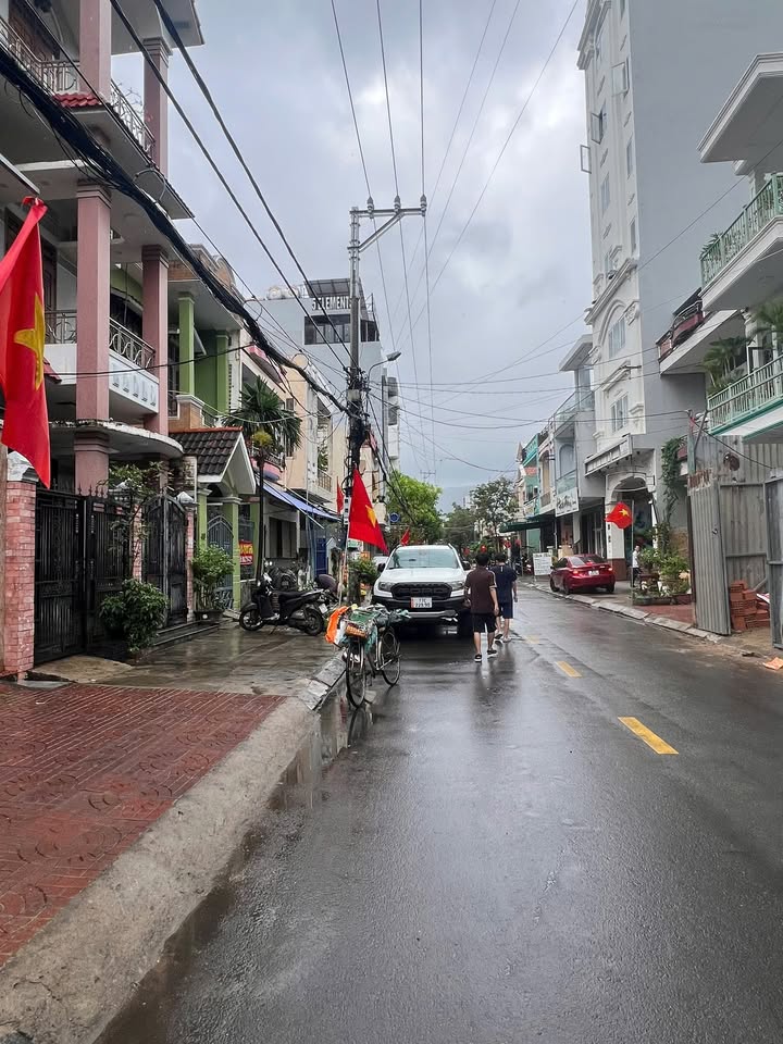 Nhà Mặt Tiền Kinh Doanh Trung Tâm Quy Nhơn 74m² giá 5.9 tỷ - Vị trí đắc địa!