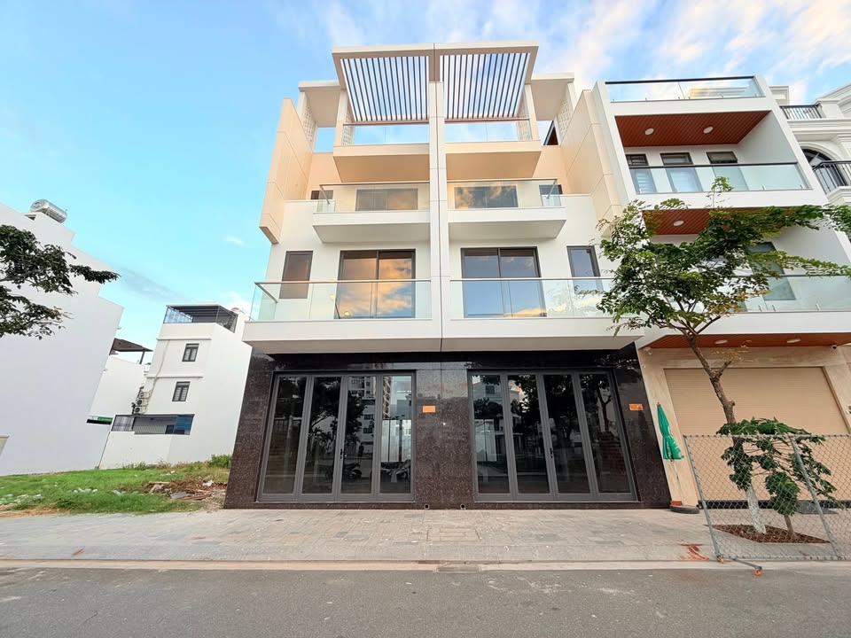 Nhà Thô VCN Nha Trang - 90m², 11.5 Tỷ, Đối Diện Công Viên Lớn