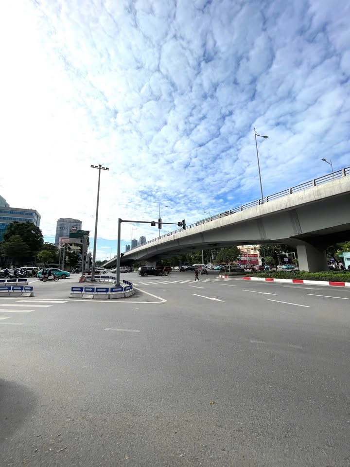 Nhà 75m² 5 Tầng Mặt Ngõ Hoàng Quốc Việt - 13 Tỷ