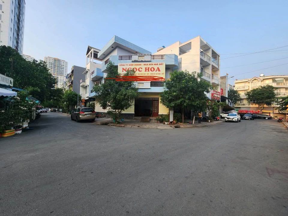 Nhà Phố Quận 7 95m² giá 16.8 tỷ - Mặt tiền kinh doanh đắc địa!