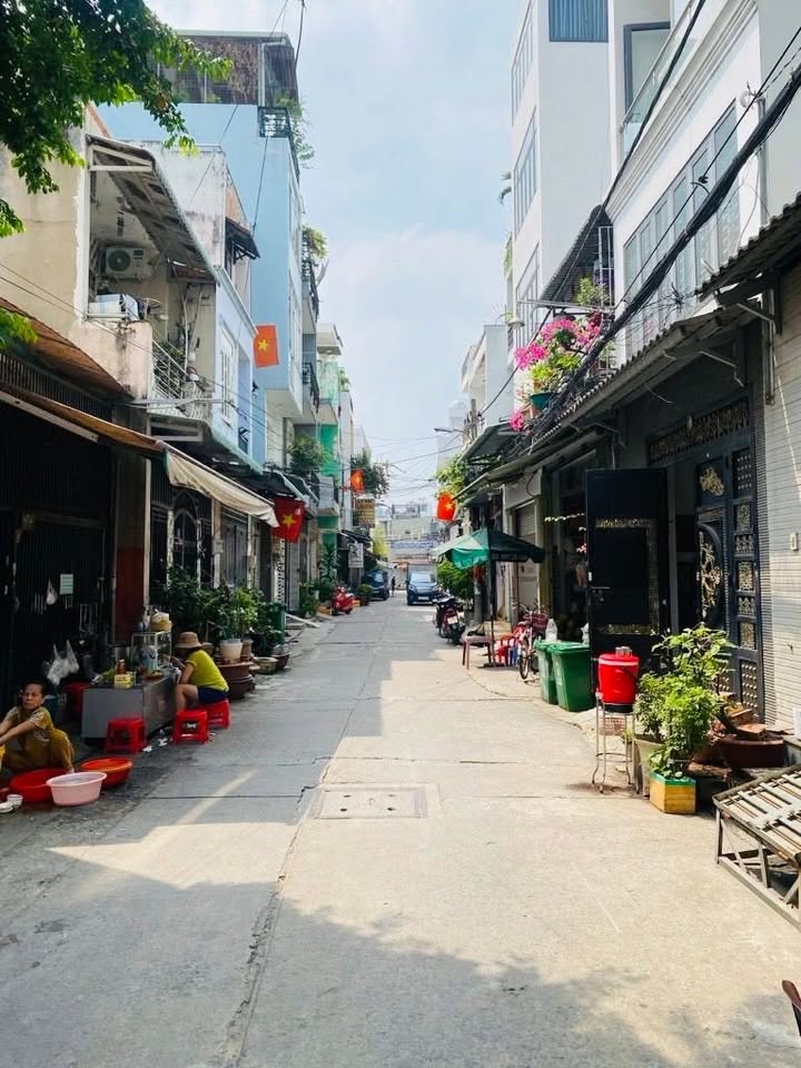Nhà riêng Đường 12 Tân Phú 58m² - Hẻm 8m, ô tô vào tận nhà!
