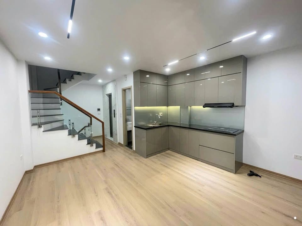 Nhà Riêng Tứ Hiệp Thanh Trì 33m² 6 tầng - Ô tô vào tận nhà!