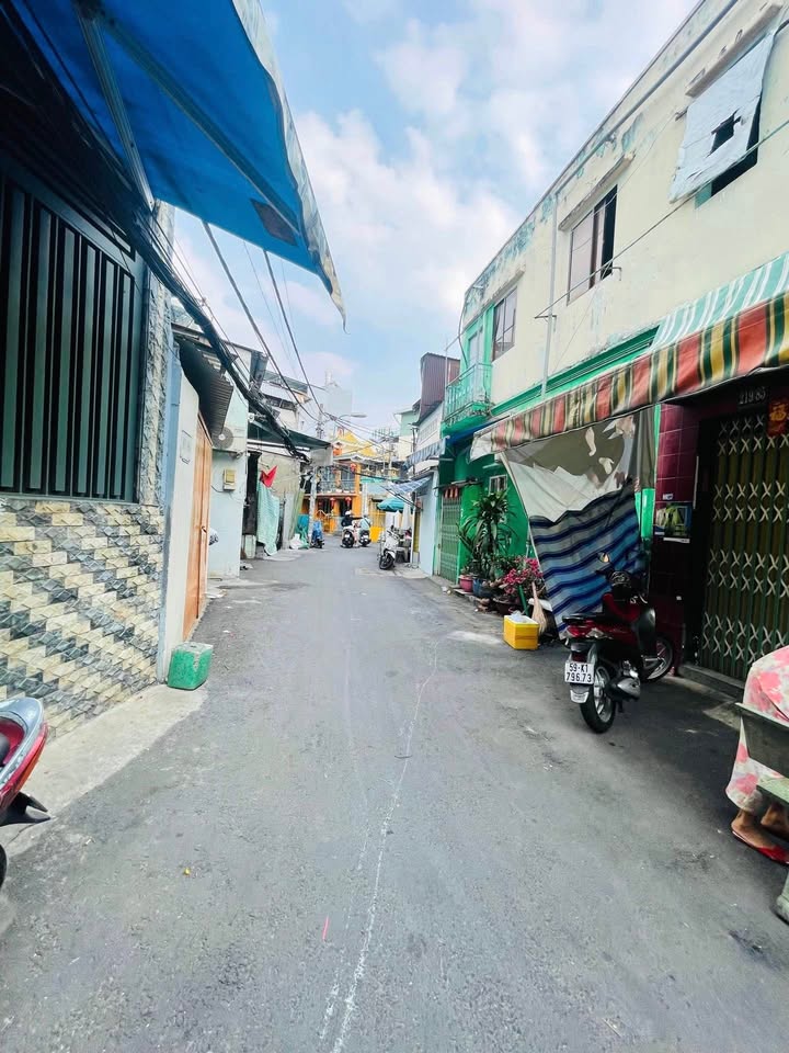 Nhà Riêng Mai Xuân Thưởng Quận 6 30m² - Ô tô vào tận nhà, sẵn sàng ở ngay!