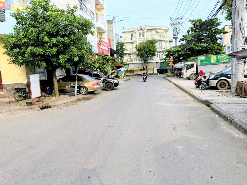 Nhà Góc 2 Mặt Tiền Q7 - Kinh Doanh Đa Ngành - 95m² - 16.8 Tỷ