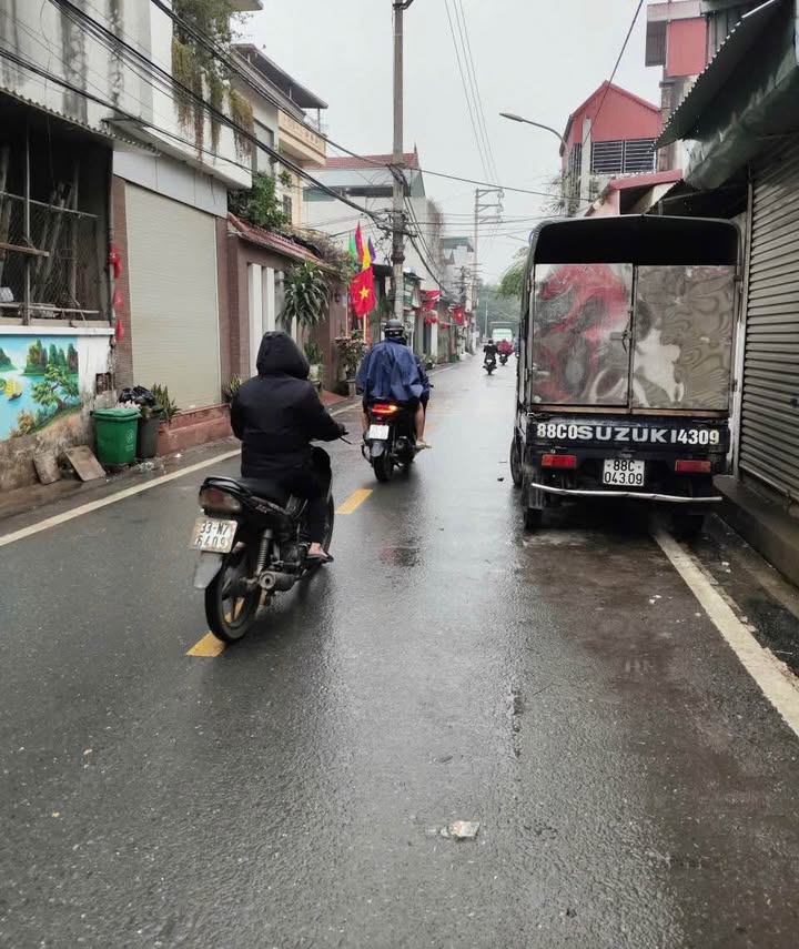 Bán gấp Căn hộ 105m² Thôn Hợp Nhất, Hoài Đức - Ô tô vào nhà, gần chợ!