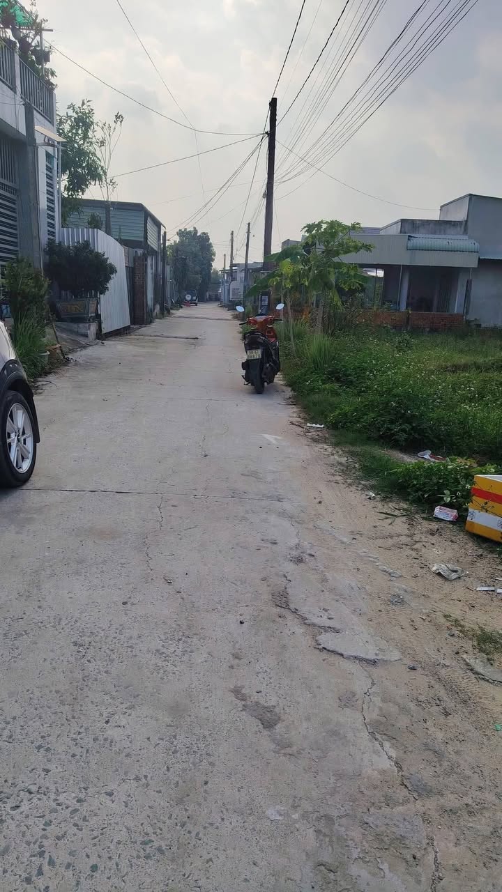 Bán Đất Nền Đức Hòa 215m² - Sổ Hồng Chính Chủ, Giá 1.7 Tỷ