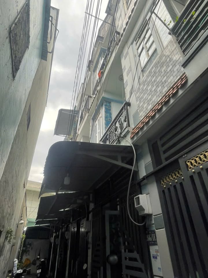 Nhà 3 Tầng Sổ Đỏ Chung 24m² - Ngay Bến Xe Hiệp Thành Q12 - 1.79 Tỷ