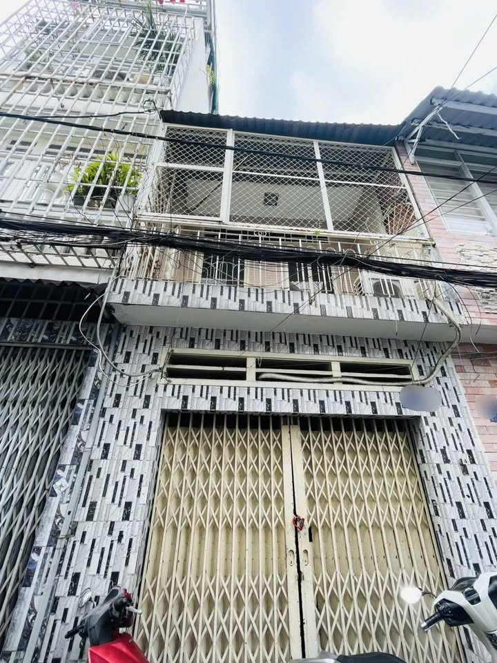 Nhà 30m² Cách Mạng Tháng 8, Q11 - 2PN, Sổ Hồng Hoàn Công