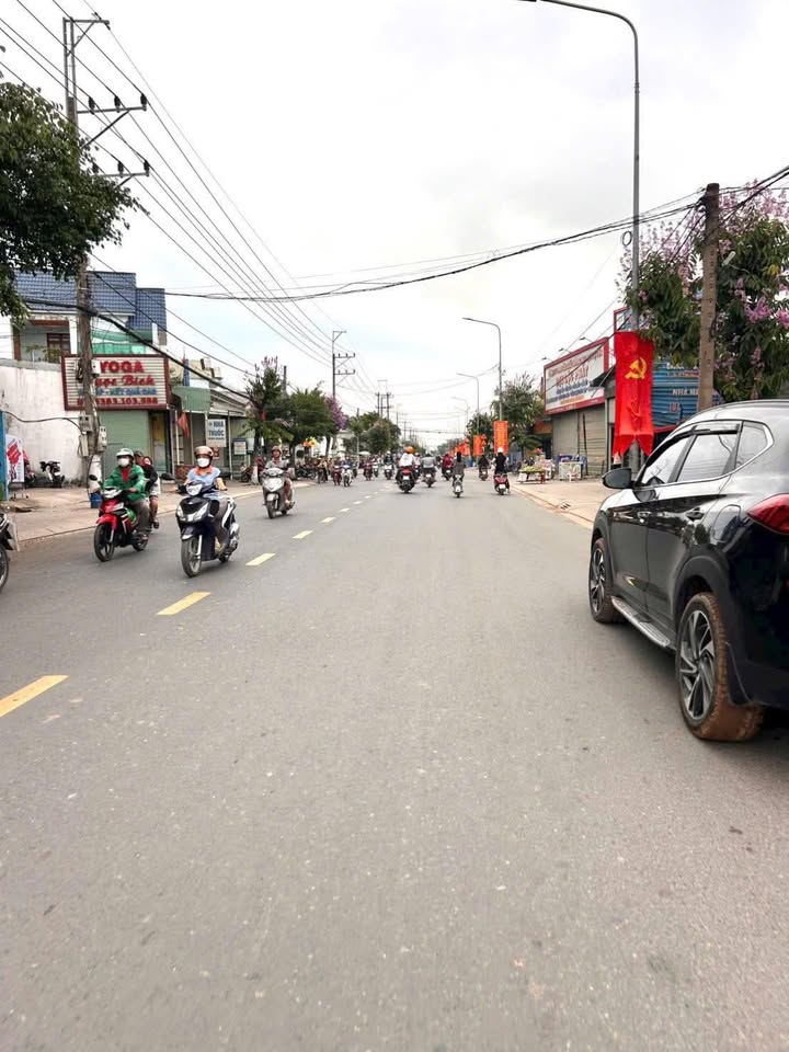 Bán Đất Mặt Tiền Lê Thị Trung, Thuận An 150m² - Giá 6.8 Tỷ