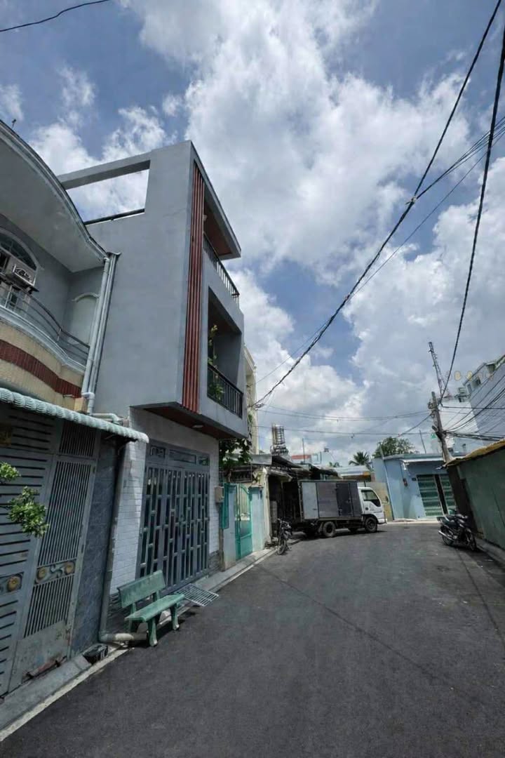 Nhà Riêng Quận Tân Phú 68m² giá 9.6 tỷ - Ô tô vào tận nhà!
