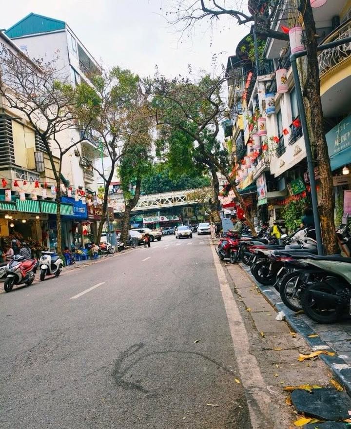 Nhà mặt phố Hàng Lược Hoàn Kiếm 35m² giá 30 tỷ - Chính chủ bán