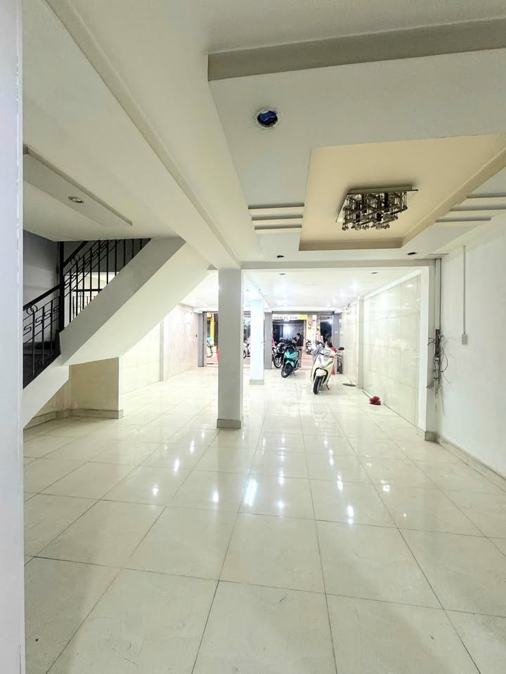 Mặt Tiền Bình Long, Tân Phú - Kinh Doanh Sầm Uất, 108m², 2 Lầu