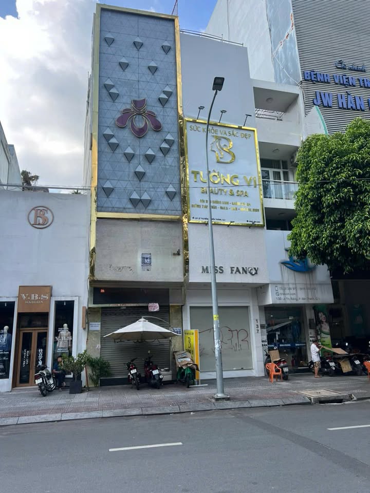 Nhà cho thuê 135 Lê Thị Riêng Q1 60m² - Mặt tiền kinh doanh