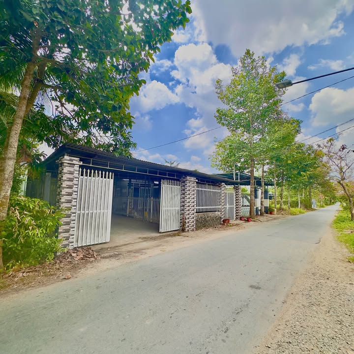 Nhà Mặt Tiền Kinh Doanh Phú Hào, Bến Tre - 175m² Sổ Đỏ, Giá 1.49 Tỷ