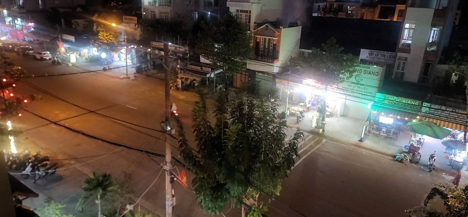 Cho thuê phòng 30m² ban công thoáng mát - Cư Xá Ngân Hàng, Q7 - 5 triệu/tháng