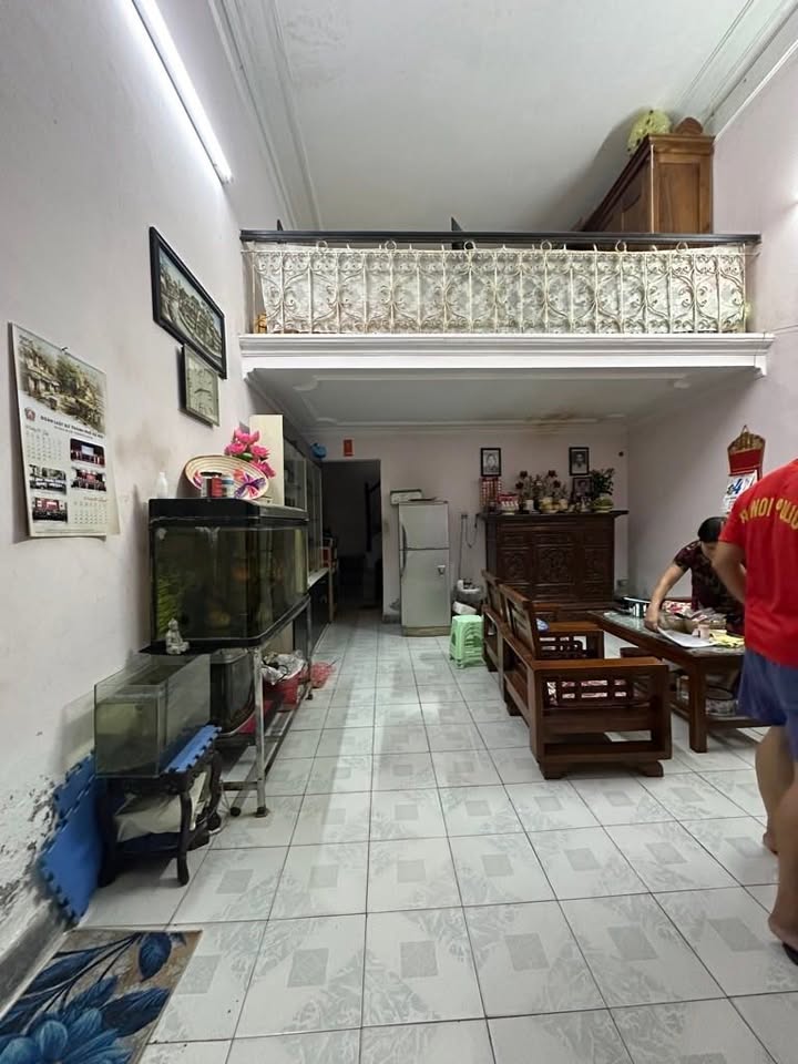 Nhà Ngõ Quỳnh Hai Bà Trưng 50m² Dưới 11 Tỷ - Sẵn Sổ Đỏ, Thoáng Sáng