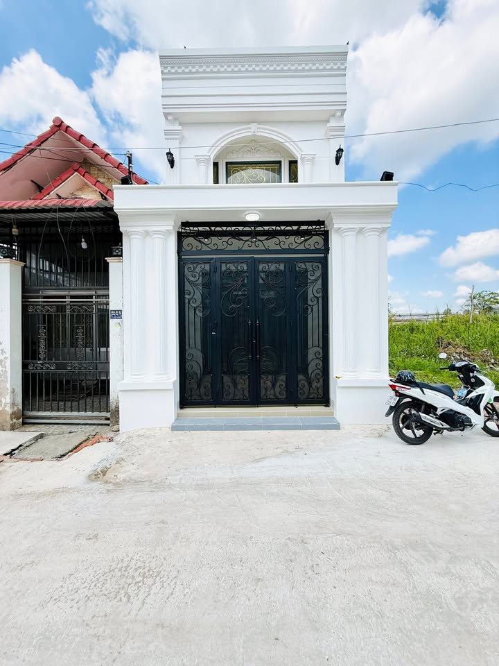 Nhà 90m² Nguyễn Văn Linh, Cần Thơ - 3.39 Tỷ, Tặng Nội Thất, Sẵn Sàng Dọn Vào Ở