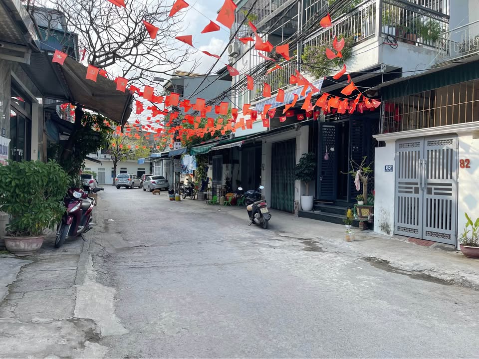 Nhà 87m² Lạc Long Quân, 3PN, Ô tô tránh - Giá 3 tỷ