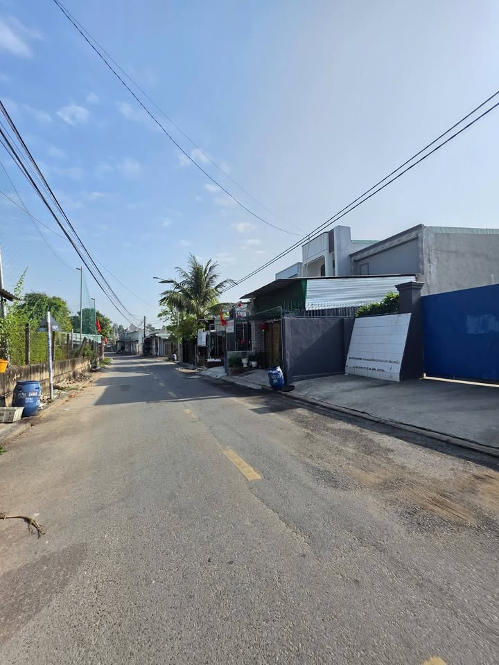 Nhà Mặt Tiền Kinh Doanh 94.8m² Gần Chợ Tân Bình, Dĩ An - Sổ Hồng Riêng