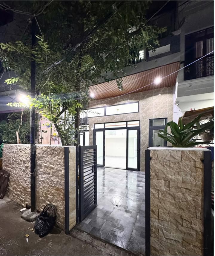 Nhà CMT8 Q10 67m2 8,9 tỷ - Ô tô vào tận nhà