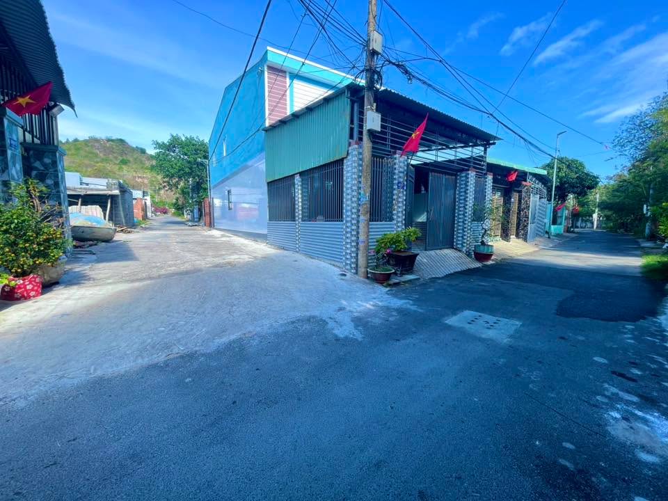 Bán Đất Long Hoà 165m² Giá 2.6 Tỷ - View Núi, Sát Biển, Tiềm Năng Homestay