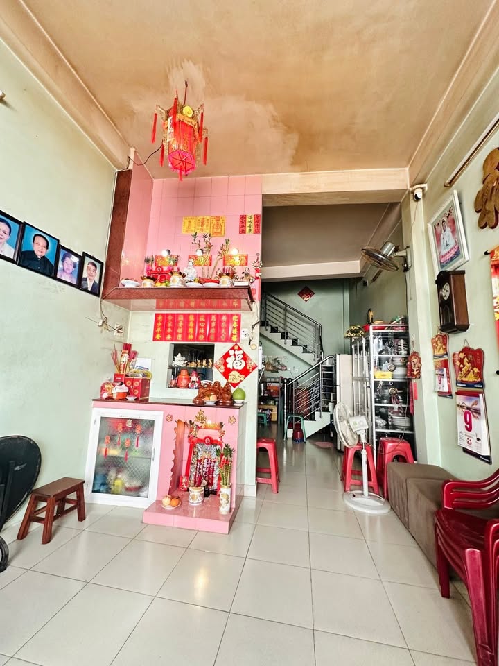 Nhà 52m² Ngang 8m, 4PN Đường 3 Tháng 2, Q.11 - Sổ Sẵn, Giá Tốt