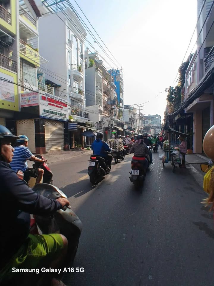 Nhà Mặt Tiền Lạc Long Quân Q11 - 31m², 3 Tầng, Kinh Doanh Đỉnh Cao