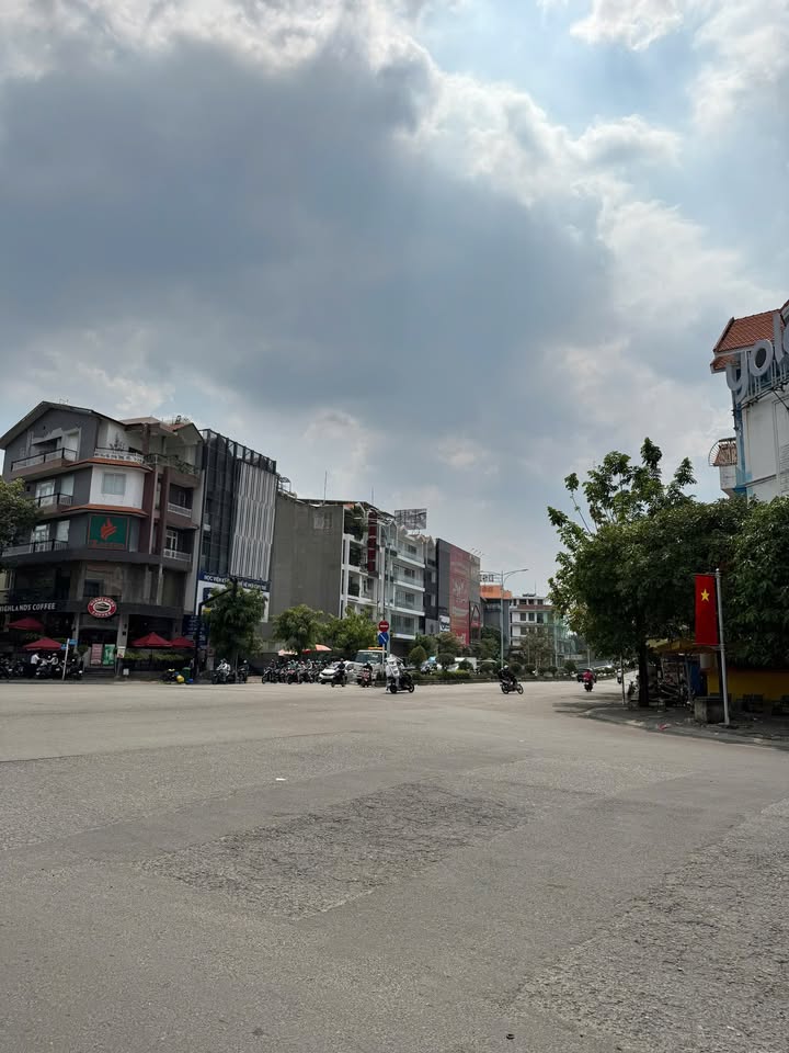 Nhà mặt tiền Him Lam Q7 100m² 45 tỷ - KD đỉnh, bán gấp