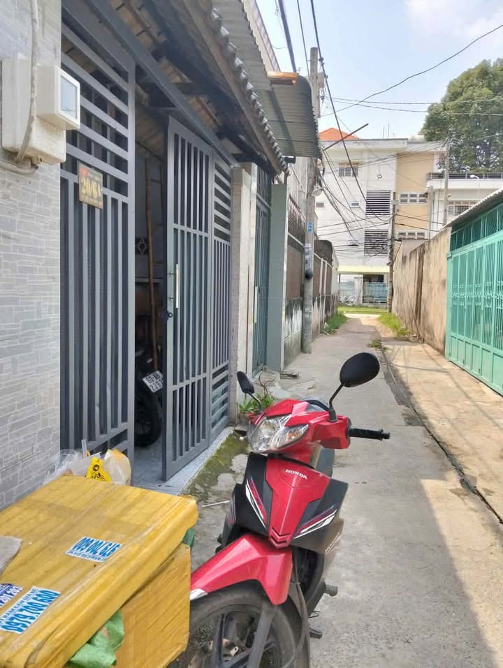 Nhà Hóc Môn 80m² giá 2.15 tỷ - Chính chủ bán, ô tô vào tận nhà!