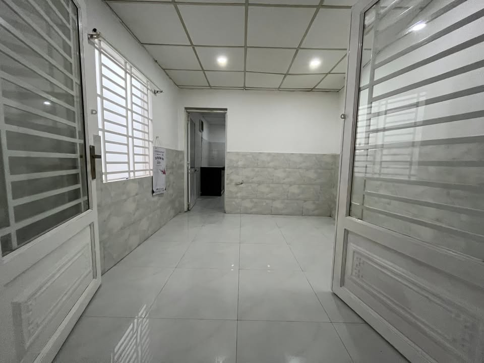 Phòng Trọ 24m² Phạm Hùng Q8 - Giờ Giấc Tự Do, Sẵn Sàng Ở Ngay!