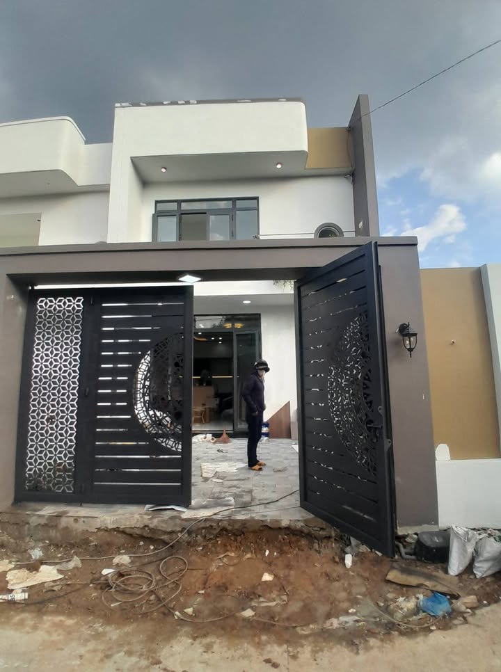 Nhà 100m² Mỹ Phước 1, T.Phú - 700 Triệu, Sổ Hồng Riêng, Ô Tô Vào Nhà