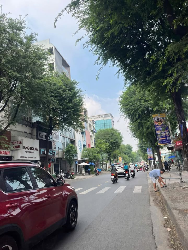 Nhà phố Sư Vạn Hạnh Q10 80m² giá 40 tỷ - Mặt tiền kinh doanh