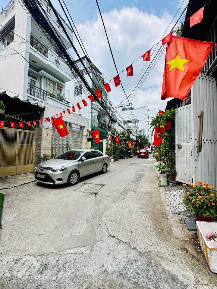 Nhà riêng Tân Phú 84m² giá 6.8 tỷ - Sổ hồng sẵn, ô tô vào tận nhà!