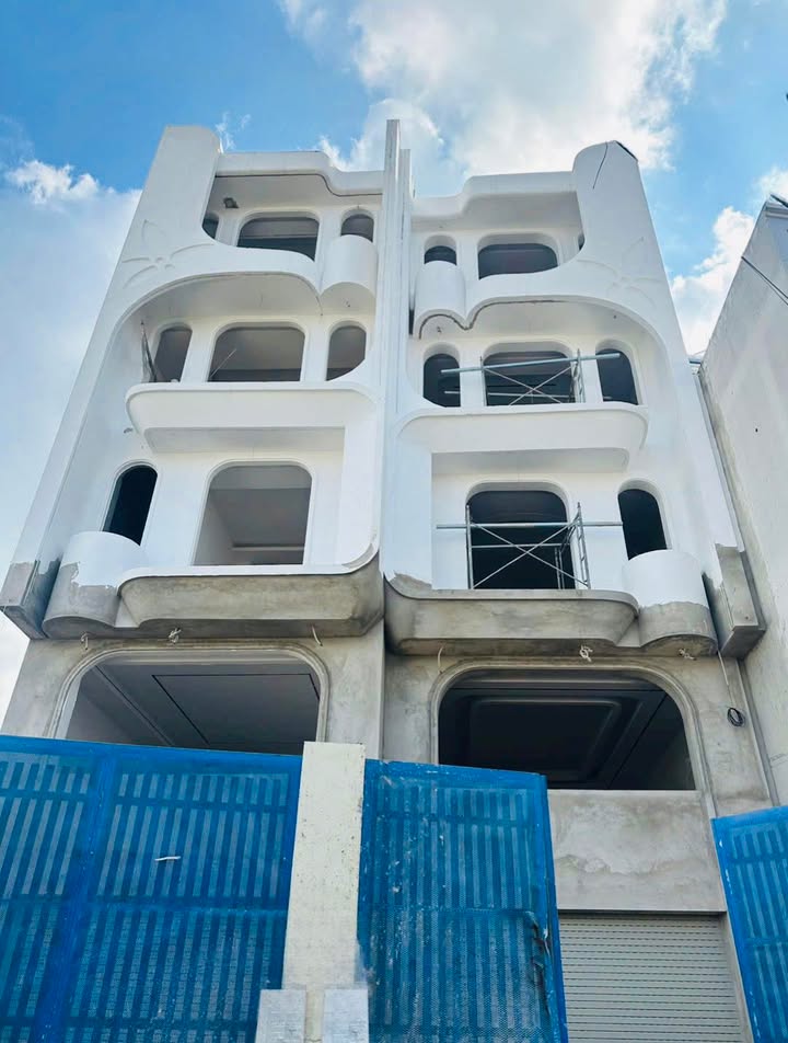 Nhà Phố Phan Văn Hớn 95m² có thang máy - Vị trí đắc địa, xe công vào tận nơi!