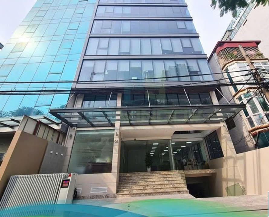 Nhà mặt phố Lạc Long Quân 500m² giá 600tr - Ô tô vào tận nhà