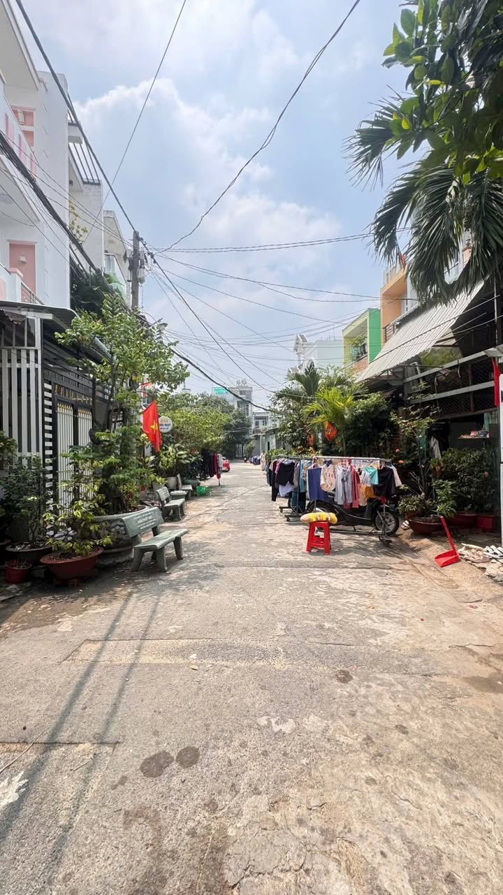 Nhà Phố Tân Phú 36m² Full Nội Thất - Ô Tô Đỗ Cửa, Giá 6.4 Tỷ TL