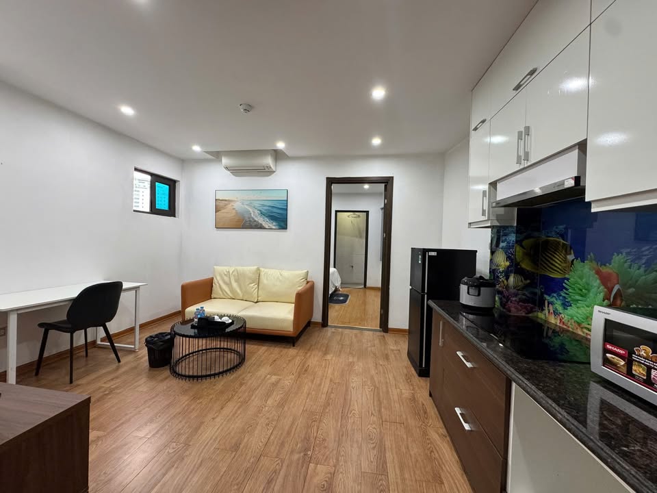 Mặt phố Lạc Long Quân 45m² Full Nội Thất - Giá 45 Triệu/Tháng