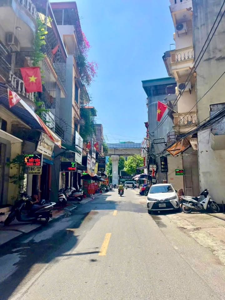 Nhà riêng La Khê 35m² Full nội thất - Ô tô đỗ cửa, giá tốt!