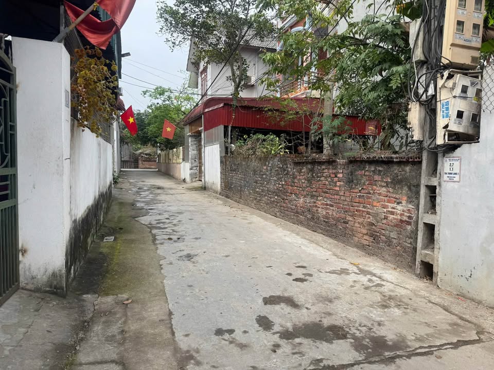 Nhà 243m² Phường Thịnh Lang, Hòa Bình - Sổ Đỏ, Vườn Rộng, Giá Tốt