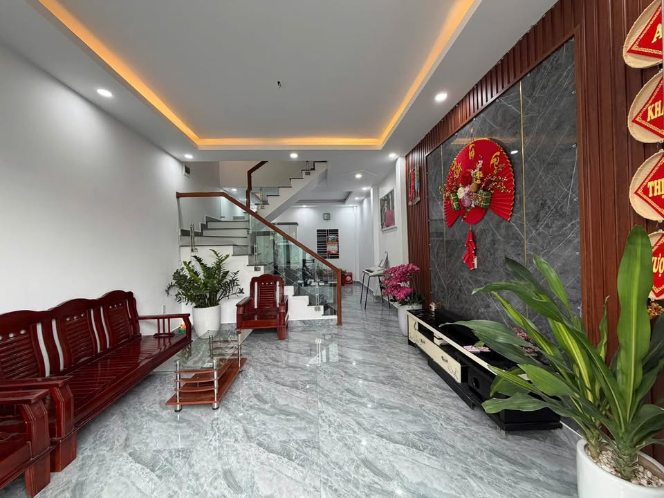 Nhà riêng Cát Linh, Lê Chân 40m² giá 2.49 tỷ - Ô tô vào tận nhà!