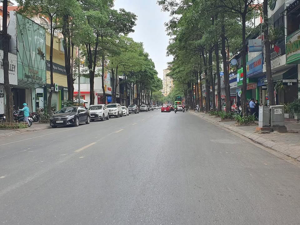Nhà Mặt Phố Trung Hòa, Cầu Giấy 140m² - Mặt tiền kinh doanh đắc địa!