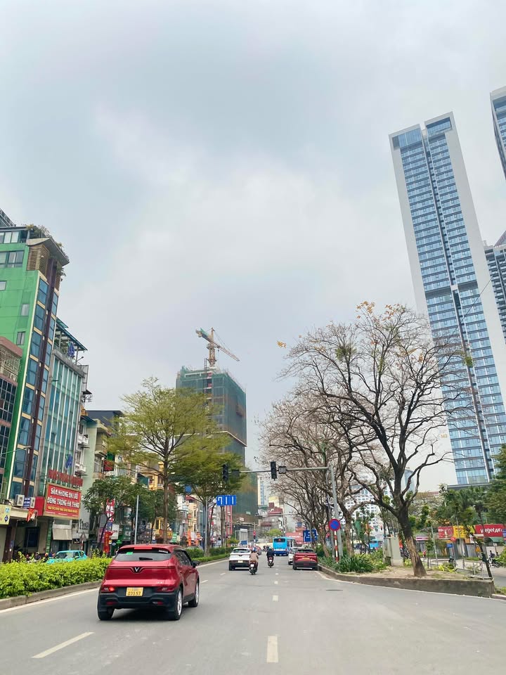 Nhà Phố Nguyễn Chí Thanh 125m² - Mặt tiền kinh doanh đắc địa!