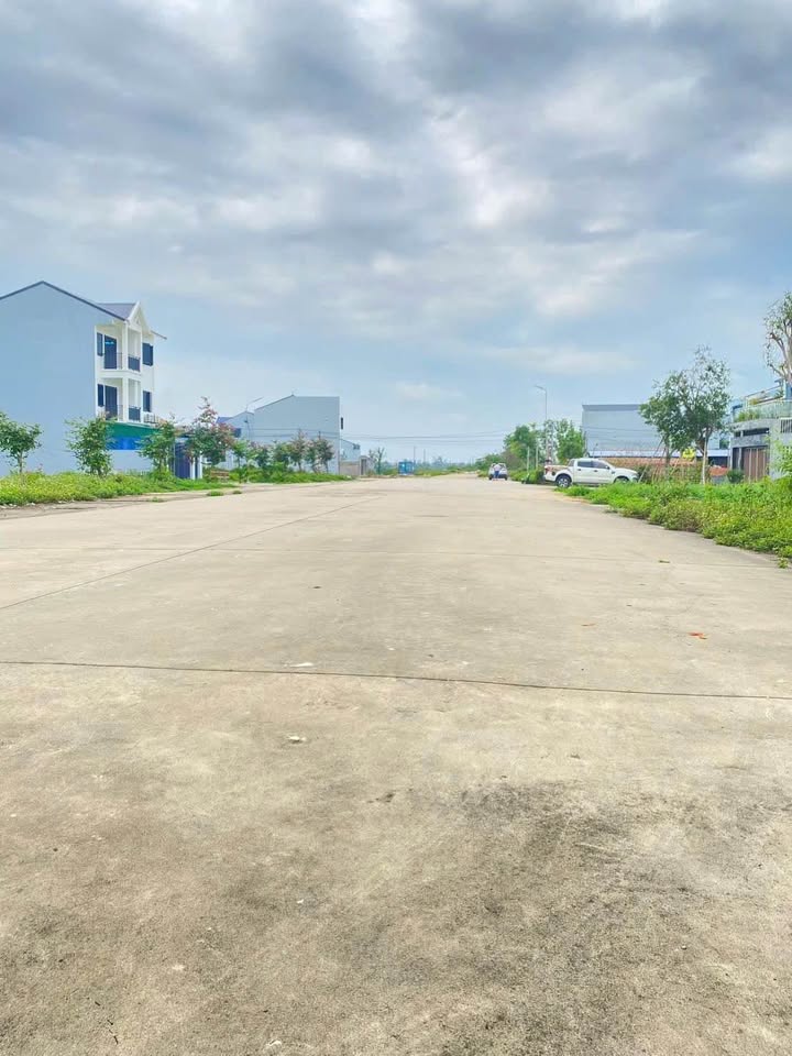 FrontHouse Hưng Dũng 140m2 560 triệu - Vị trí đẹp