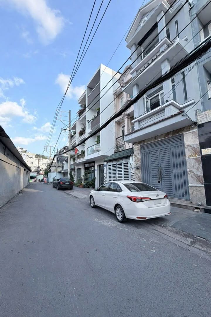 Nhà Riêng Tân Phú 70.7m² - Hẻm Xe Hơi VIP, Ô tô vào tận nhà!