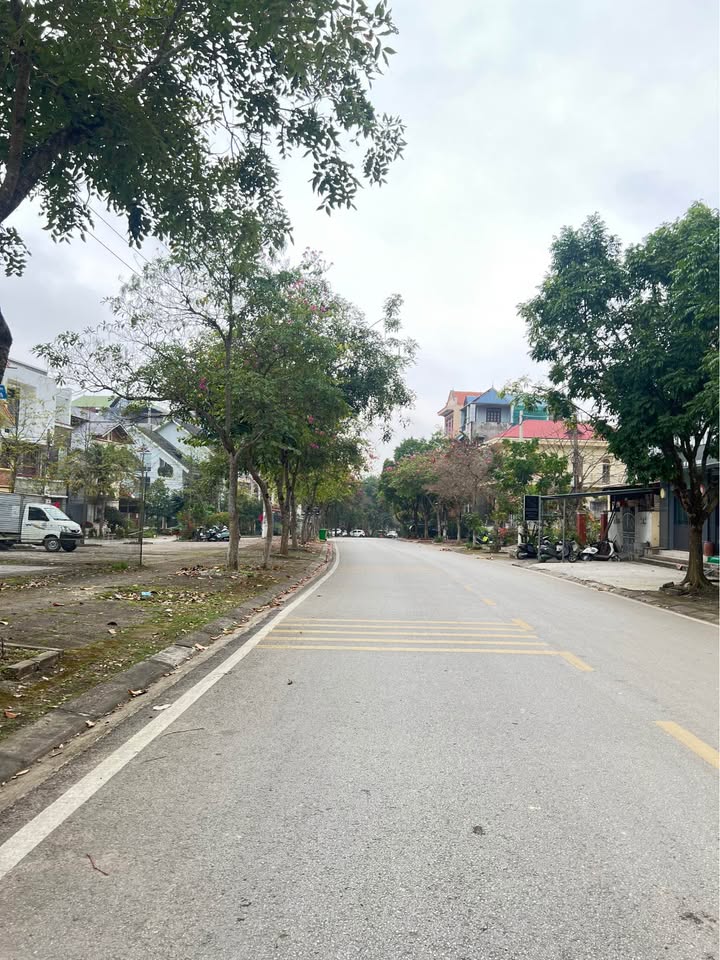 Bán Đất Mặt Đường Văn Vỉ, Lạng Sơn - 77m², Vỉa Hè 5m, Gần Công Viên Lớn