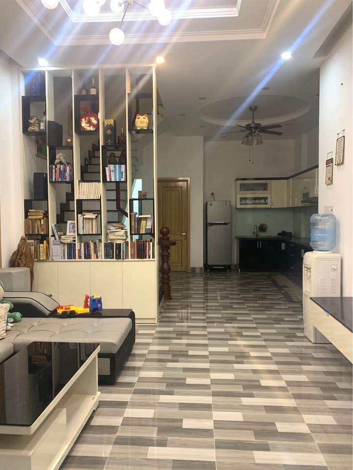 Nhà 3.2 Tỷ Gò Vấp - 150m² 3PN, Ô tô 7 Chỗ, Gần Chợ Phường 10