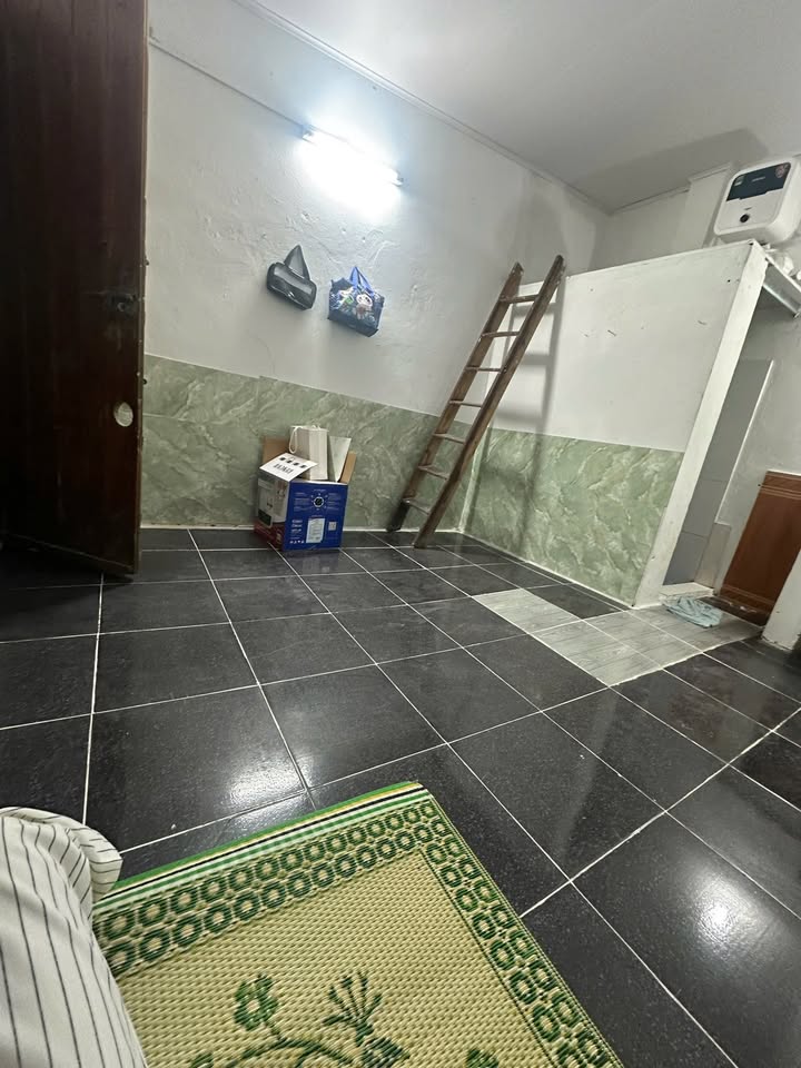 Cho thuê phòng trọ Tân Mai, Hoàng Mai 18m² - Sẵn ở ngay, giá tốt 2.3 triệu