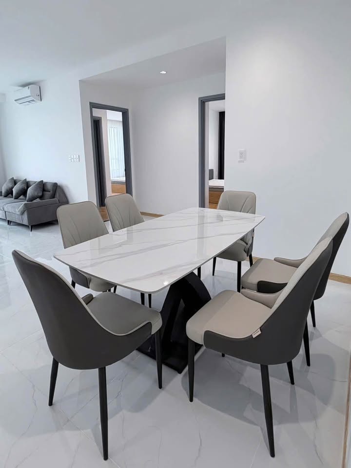 Căn hộ The Gold View Q4 133m² giá 31 triệu - Bàn giao ngay!